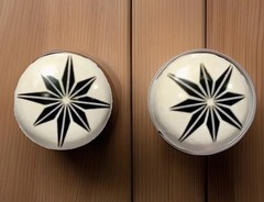 Dark Cream w/ Black Star Decorative 2 Pack Of Round Knob & Hardware Set 1.25″