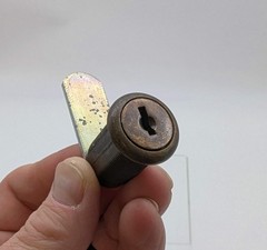 National C8053 Cam Lock Antique Brass 1-3/16″ L 3/4″ Dia Straight / Formed Cam