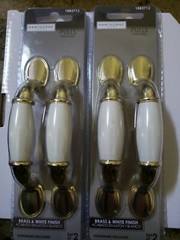 Hawthorn Place Brass & White Finish Pulls set 4 ct Pack Hawthorne Place 1883713