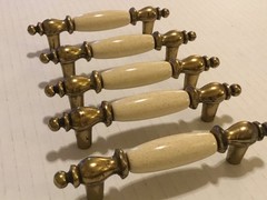 LOT Of 5! KBC BRASS & CREAM SPECKLED PORCELAIN PULLS 3” C TO C