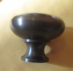 BRASS PULL KNOBS with SCREWS for CABINETS and DRAWERS – ROUND SHAPED HANDLE