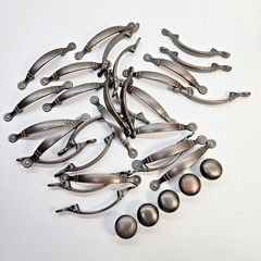 34 Piece Metal Cabinet Handles (29) and Knob Pulls (5) in Rubbed Bronze Color