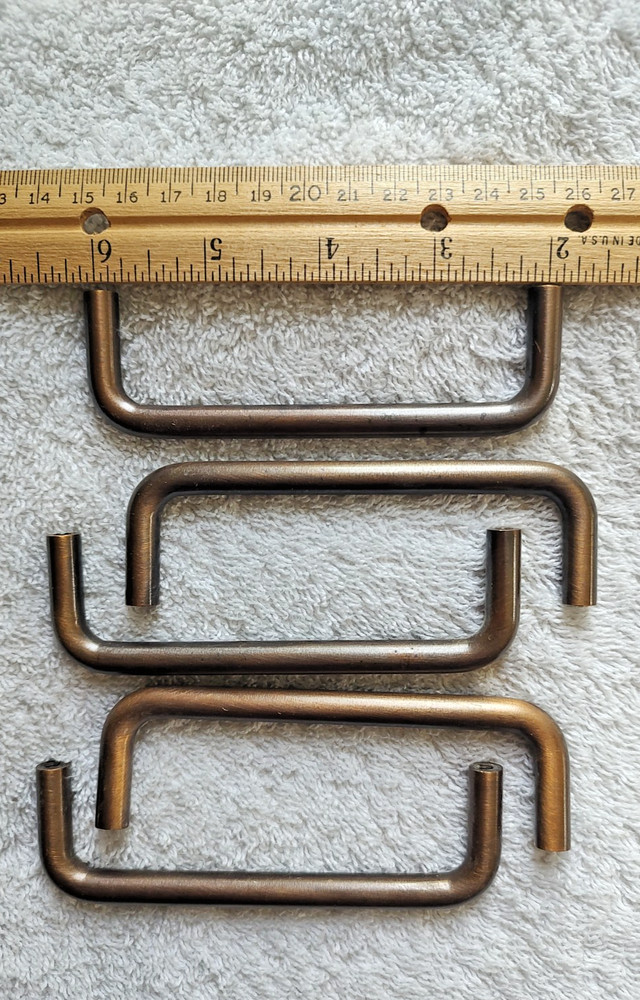Set of 5 Antiqued Brass/Bronze Wire Pulls 4″ center to center open box