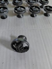 LOT OF 31 PEWTER FLORAL DESIGN DRAWER PULL KBC2004-52247 1 1/8″ OD