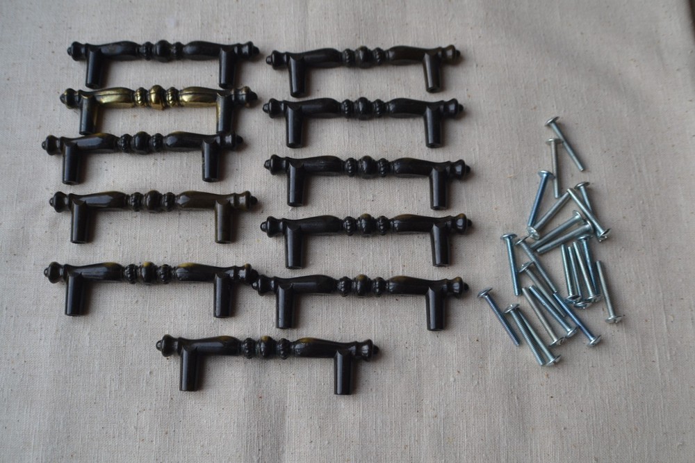 Lot of 11 Vintage Amerock Cabinet Hardware Drawer Door pulls handles. 176-1.
