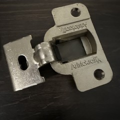 Pair of 2 USED Aristokraft 2110-3A Cabinet Hinges-Self Closing 09J Plate 1/2″ OL