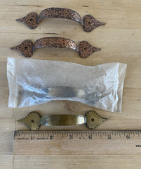 Vtg 2 Colonial Hammered Copper Cabinet Door Pull Handles & 2 Brass 4 Pc 3.25″ C