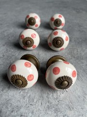 Anthropologie Ceramic Knobs Pulls Set Of 6 White Pink Polka Dots Brass Hardware