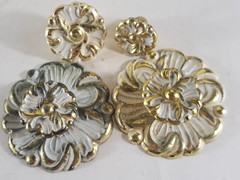 Vintage Brass Knobs Pulls w Backplates Set of 4 White Gold Floral Mid Century