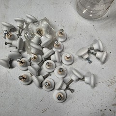 Lot of 29 Round White / Off-white Porcelain Cabinet Drawer Pulls Knobs & Tub Han