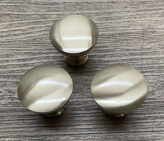 (x3) Emtek 86468US4 Heritage 1-3/4″ Mushroom Cabinet Knob – Satin Brass *READ*
