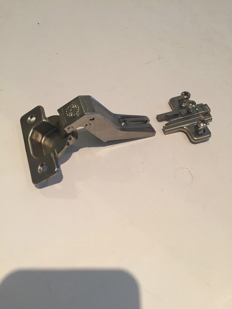 FERRARI 95 DEGREE CABINET DOOR HINGE W PLATE-NOS-MADE IN ITALY