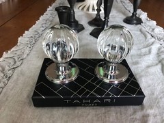 TAHARI CRYSTAL RIBBED DOOR KNOBS SILVER/ CHROME BASE VERY ELEGANT!