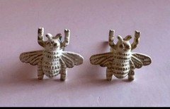 Set Of 2 Vintage Style White Wash Bumble Bee Knobs For Dressers Drawers Screw In