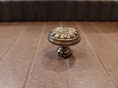 1 1/8″ Diameter Flower with Beaded Rim Knob in Brass by Richelieu BP04330130