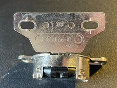 BLUM 110° Plate 133.024-01 (1-3/8″) w/ Self Close Compact Hinge 30.310-11.02