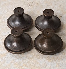 Victorian Cast Iron Cabinet Knobs Antique Brass Finish Embossed Leaves Set 4 NEW
