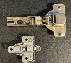 MEPLA Hinge 674.329.53.00, Full Overlay, Self-Closing w/ 592.293 9.7.0 0 plate