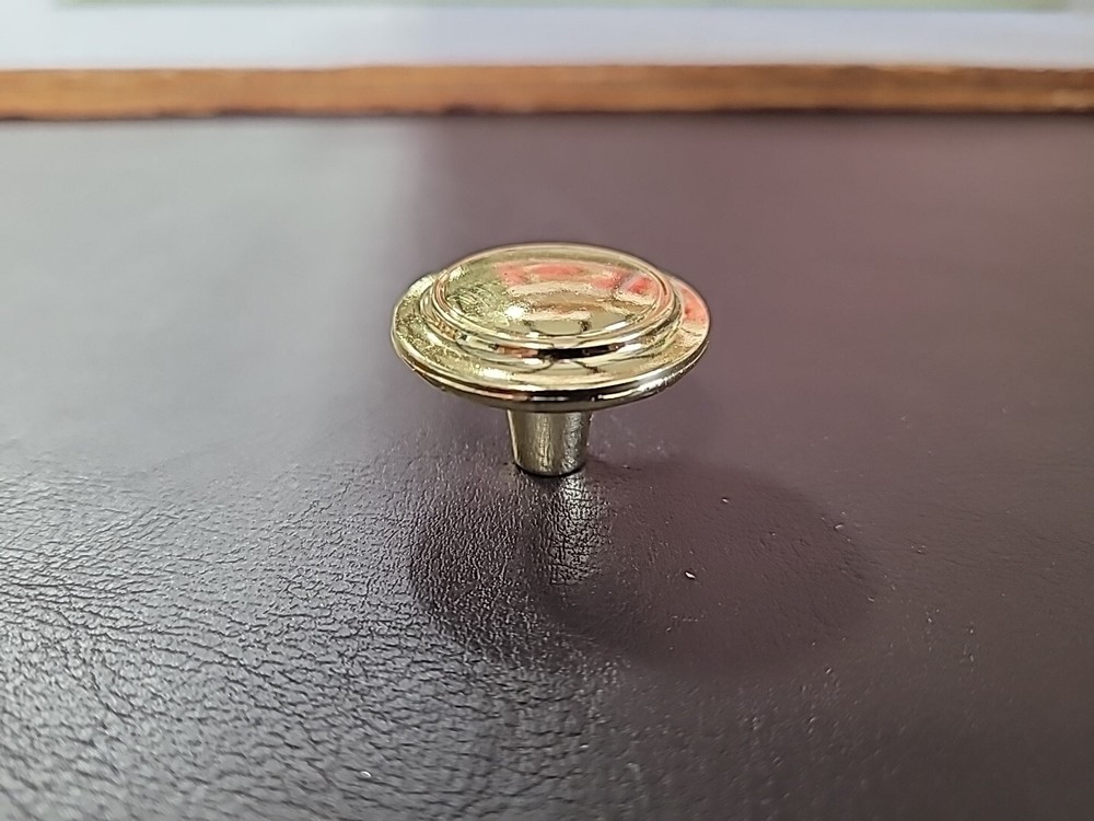 Hickory Hardware Polished Accents Ultra Brass Disc 1 1/4″ Cabinet Knob P413-UB