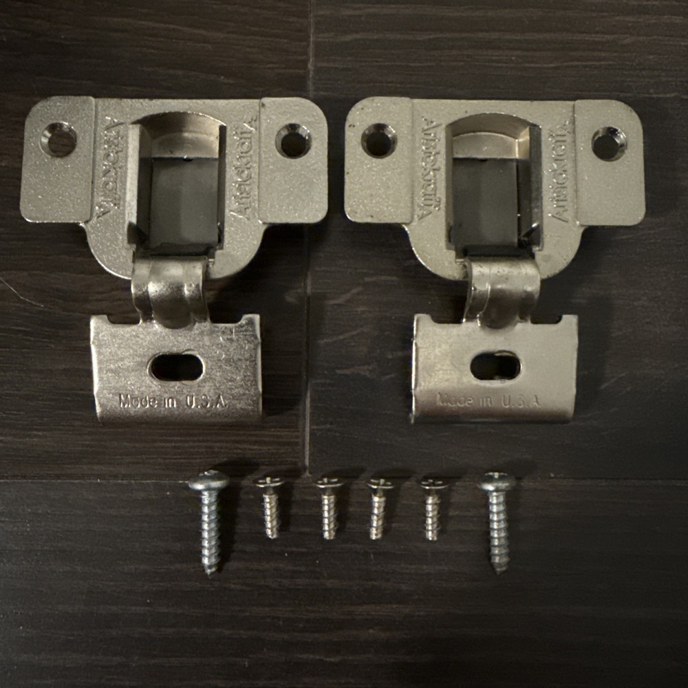 Pair of 2 USED Aristokraft 2110-3A Cabinet Hinges-Self Closing 09J Plate 1/2″ OL