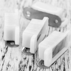 4pcs White Magnetic Door Catches Cupboard Wardrobe Cabinet Latch Catch Household