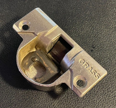 GRASS 830 Cabinet Hinge – TIGHT SPRING ACTION & CLEAN – Discontinued