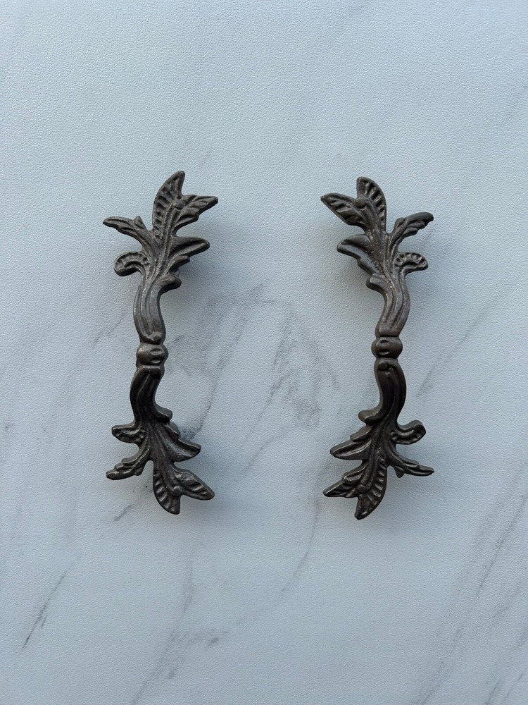 2x Vintage Cast Iron Victorian Style Gate Door Cupboard Drawer Pulls Handles