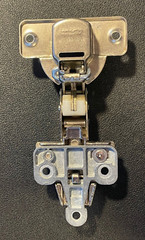 MEPLA Hinge 674.329.53.00, Full Overlay, Self-Closing w/ 592.293 9.7.0 0 plate