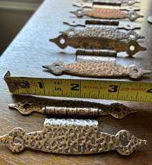 5 Vintage Hammered Copper Cabinet Hinges + 2 Handles Spear Colonial