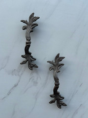 2x Vintage Cast Iron Victorian Style Gate Door Cupboard Drawer Pulls Handles