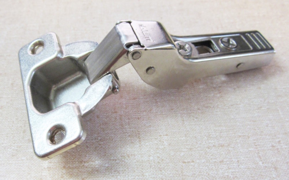 BLUM CABINET HINGE 70T555-01.01 (w/ Hump) Quick Release Clip-On Style, Nickel