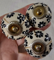 Cabinet Drawer Ceramic & Brass Round Knobs Lot (10) Flower Pattern 1.5″ diameter