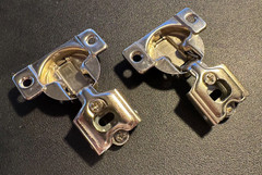 Pair of GRASS 860-45 Self-Closing Hinges with W10 21 Plate | 5/8″ Overlay