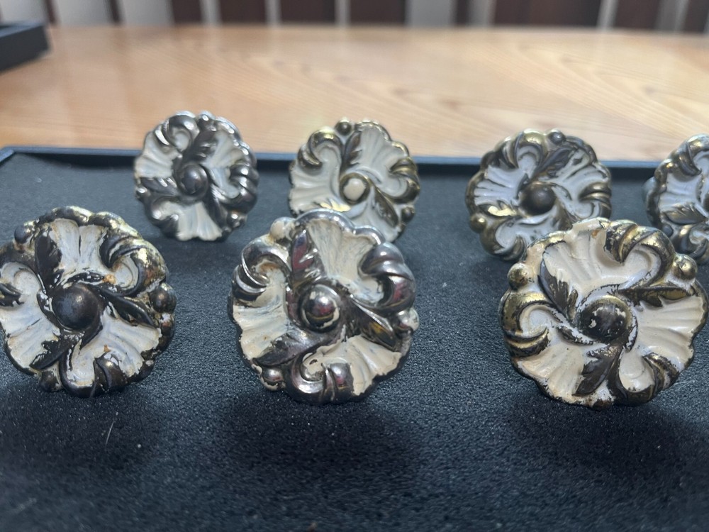 LOT OF TEN MCM WHITE AND BRASS FLOWER DRAWER PULL KNOBS FROM THE 1960’S AMEROCK