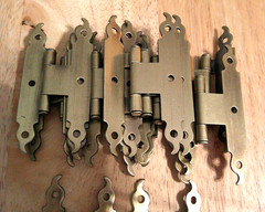 “BOX OF 50″ NEW Antique English 3/8” Offset Surface Cabinet Hinges, 25 Pair