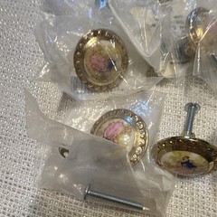 Vintage Gold Tone Round Ceramic/Metal Cabinet Knobs Pastoral 1.5″ 8pk Screws