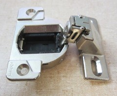 NEW Blum COMPACT 110° Hinges 30.310-11.02 w/ 130.110-01.26 Base Plates 5/8″ OL