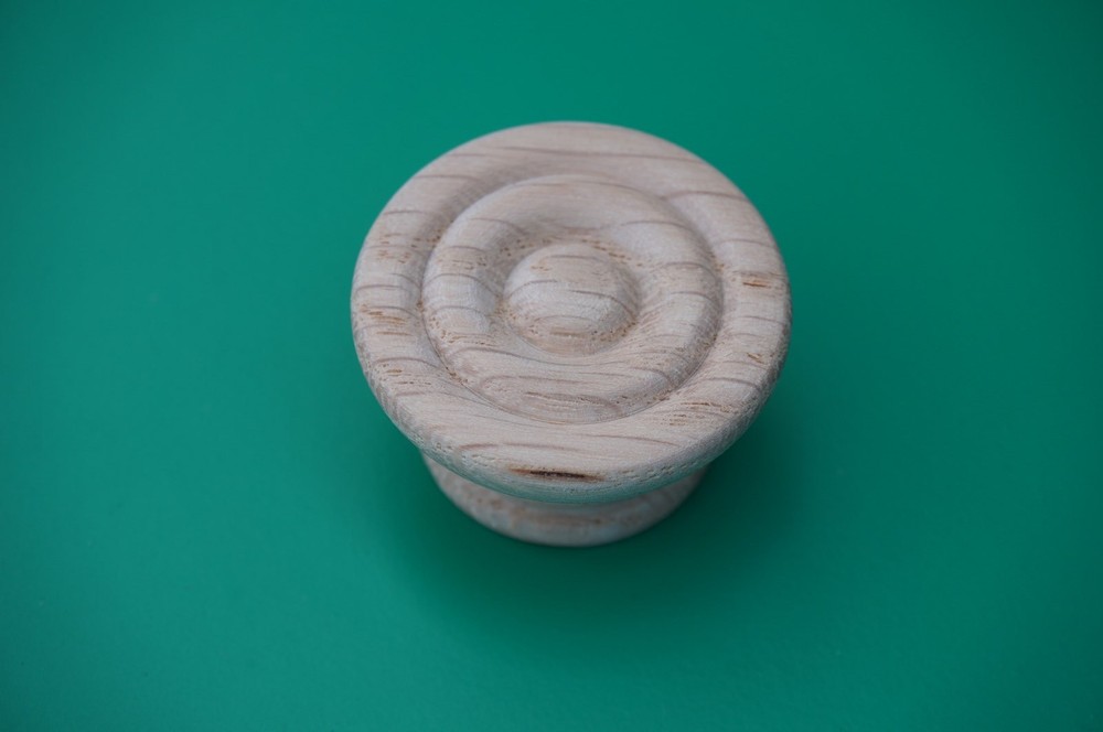 2 SIZES KNOB WALNUT OR OAK BULLSEYE KNOBS 1 1/2″ DIAMETER AND 2 ” DIAMETER