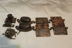 Lot of 4 VTG Copper Tone Cabinet Door Hinges ~ 2 Cabinet Pulls ~ 1 Lock ~ Screws