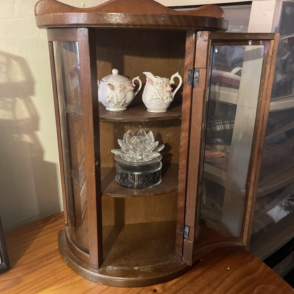 DEFECTIVE other see details Vintage Curio Cabinet With Curved Front Appr G3D