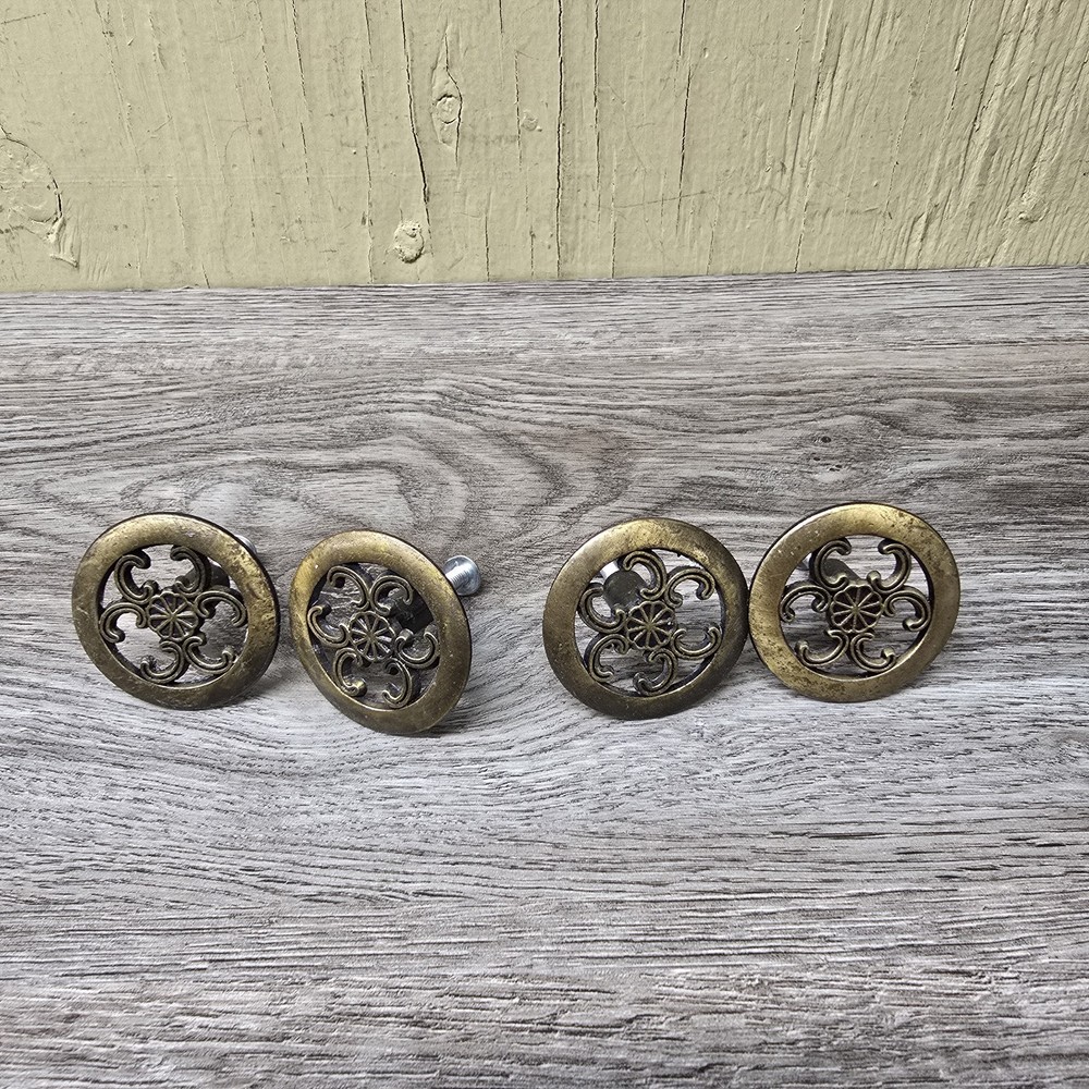 Open box lot of 4 satin nickel cabinet knobs / drawer pulls.Modern round…