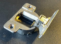 BLUM 110° Plate 133.024-01 (1-3/8″) w/ Self Close Compact Hinge 30.310-11.02