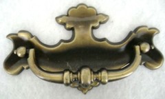 VINTAGE 18 METAL BRASS COLOR DROP BALE DRAWER OR CABINET HANDLE by LYSTER L-1256
