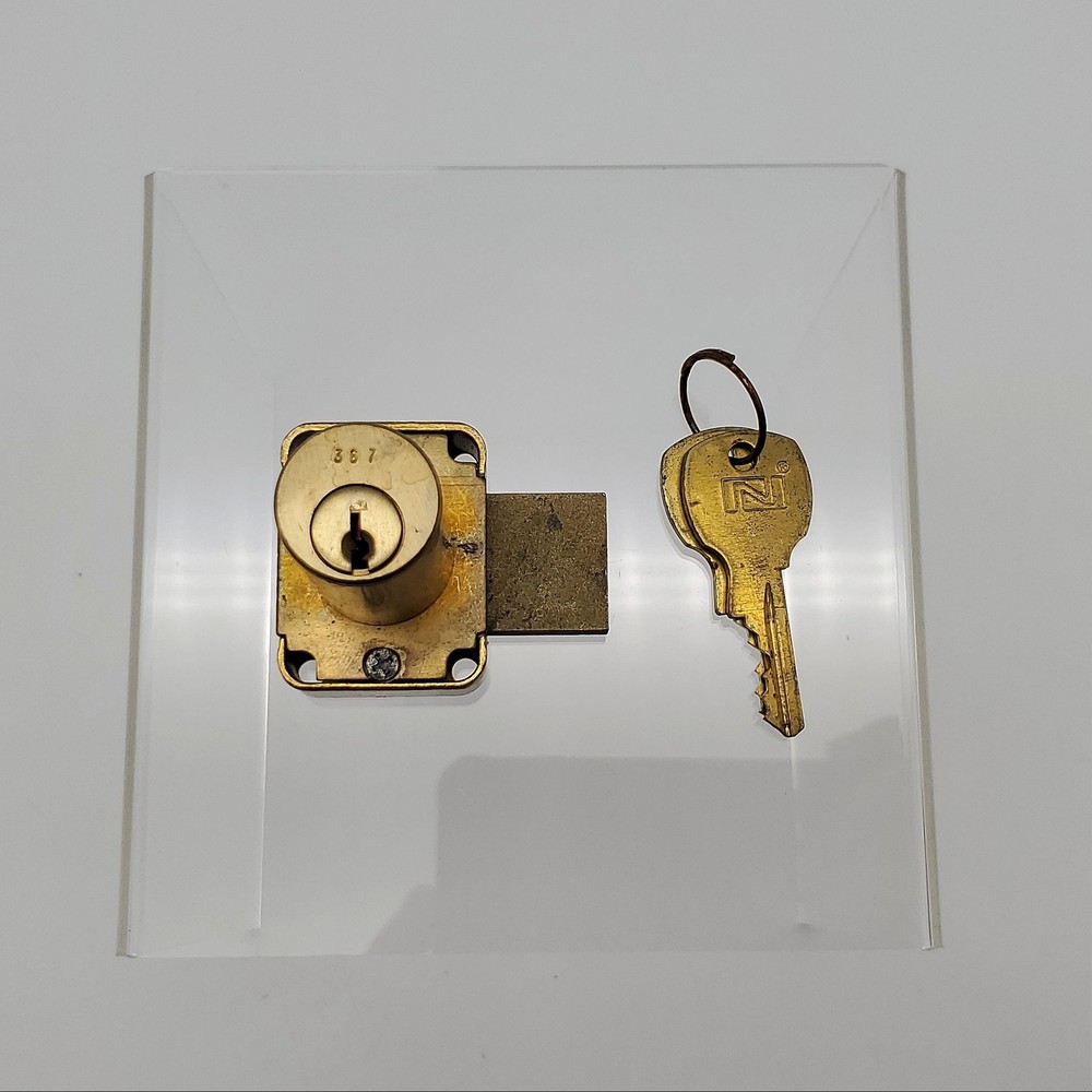 National Cabinet Door Lock Polished Brass 1-3/8″L x 7/8″D Cylinder Keyed Alike